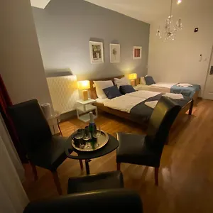 Elegancia , Budapest Ungarn